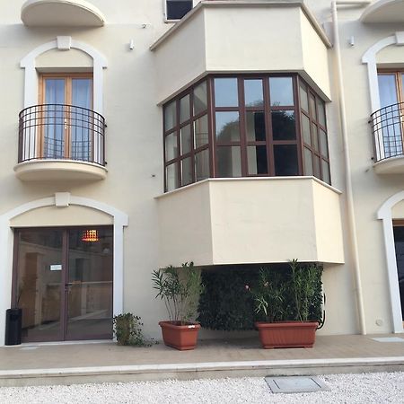 Ibasilischi Hotell Irsina Exteriör bild